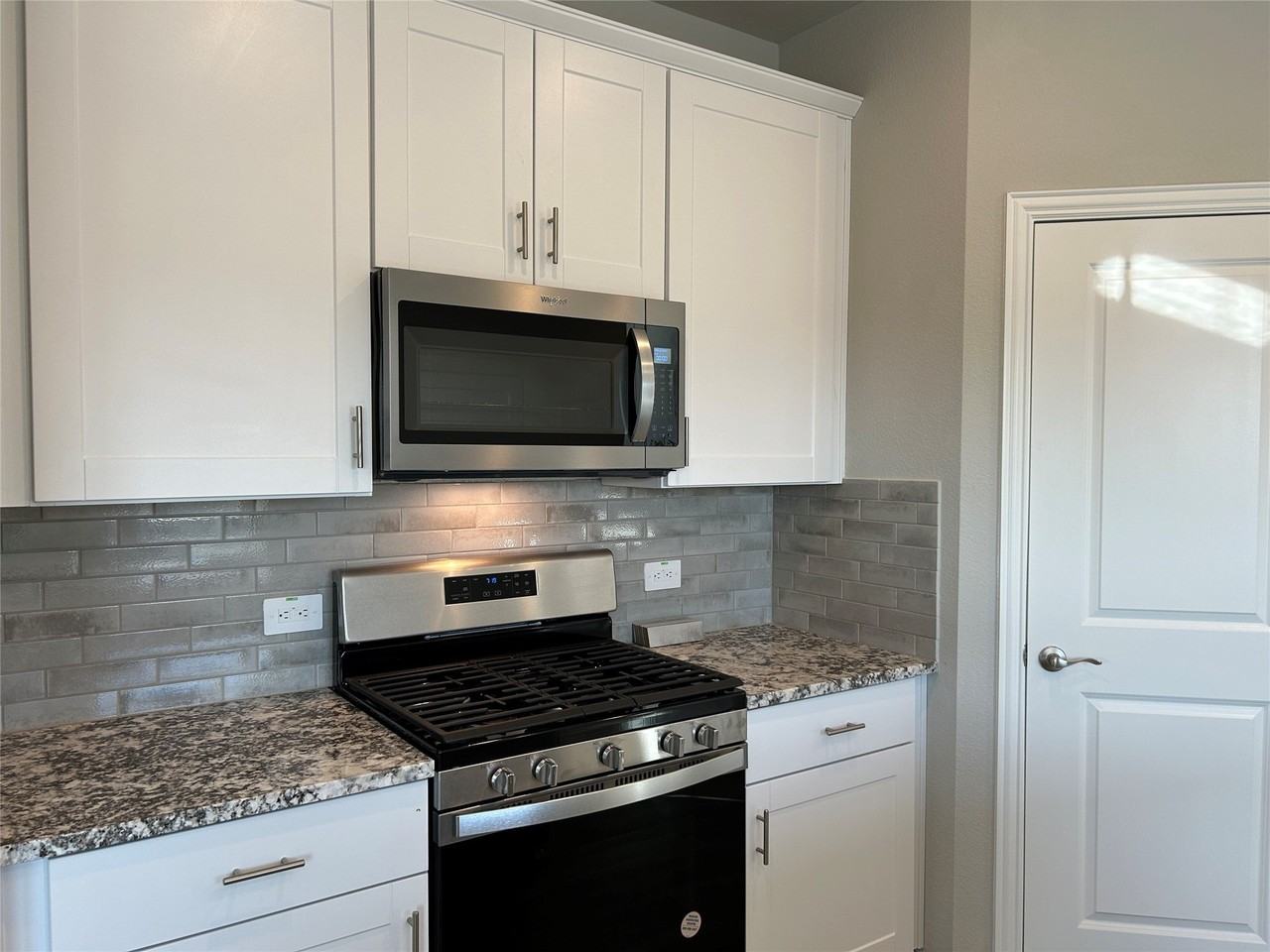 4800 Everly Ct - Photo 3 of 10