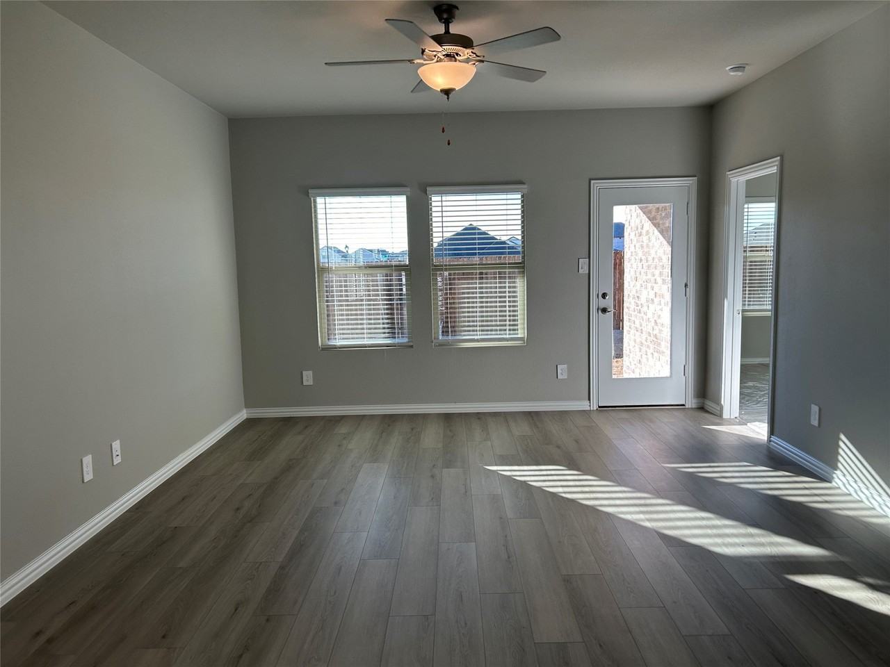 4800 Everly Ct - Photo 6 of 10