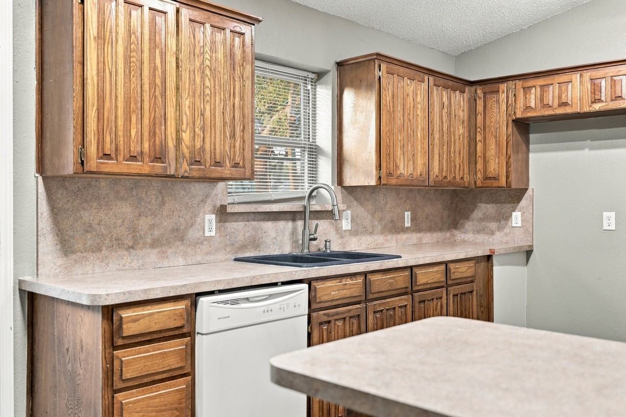 6212 Prairie Ct - Photo 3 of 33