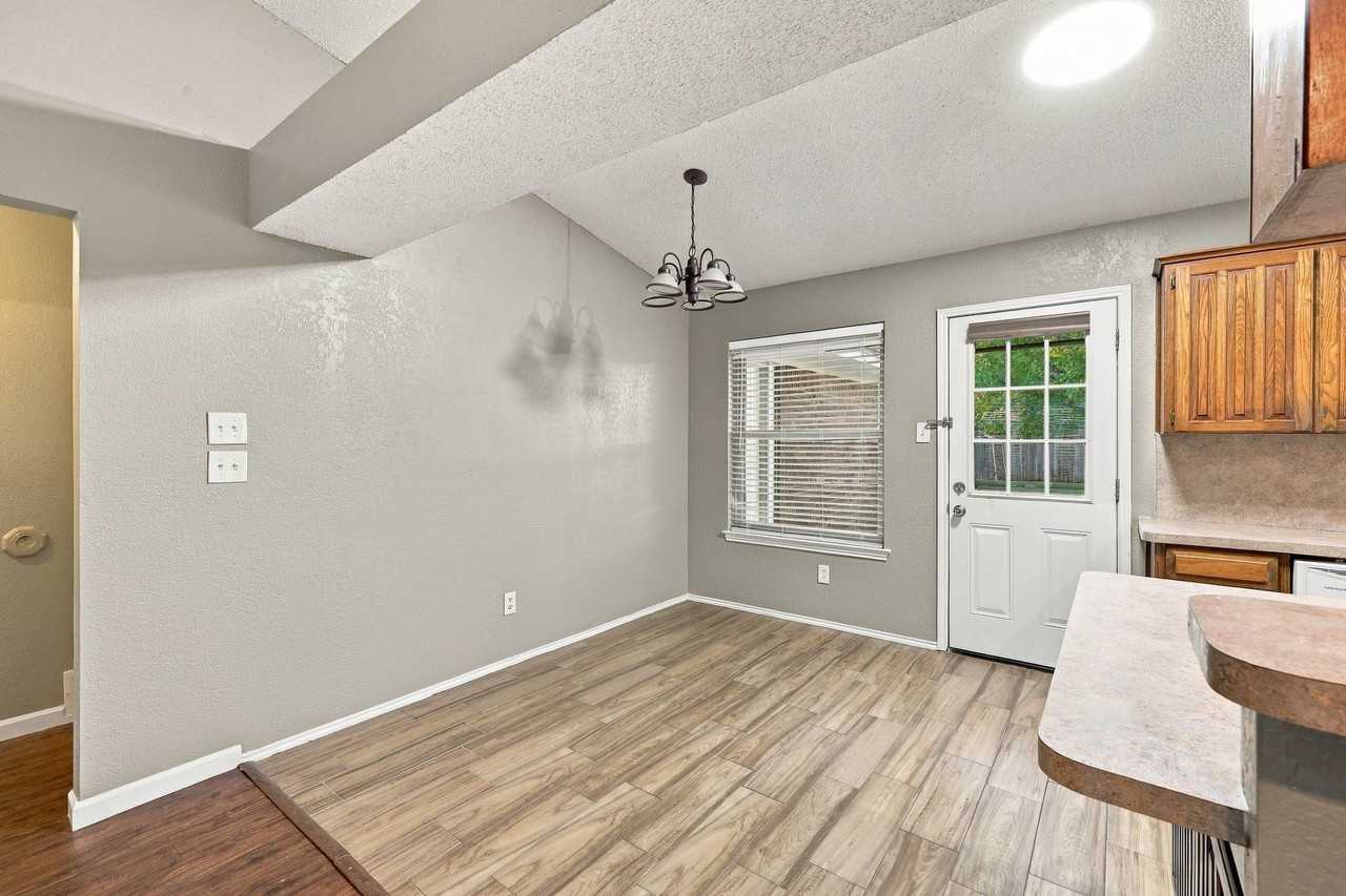 6212 Prairie Ct - Photo 5 of 33
