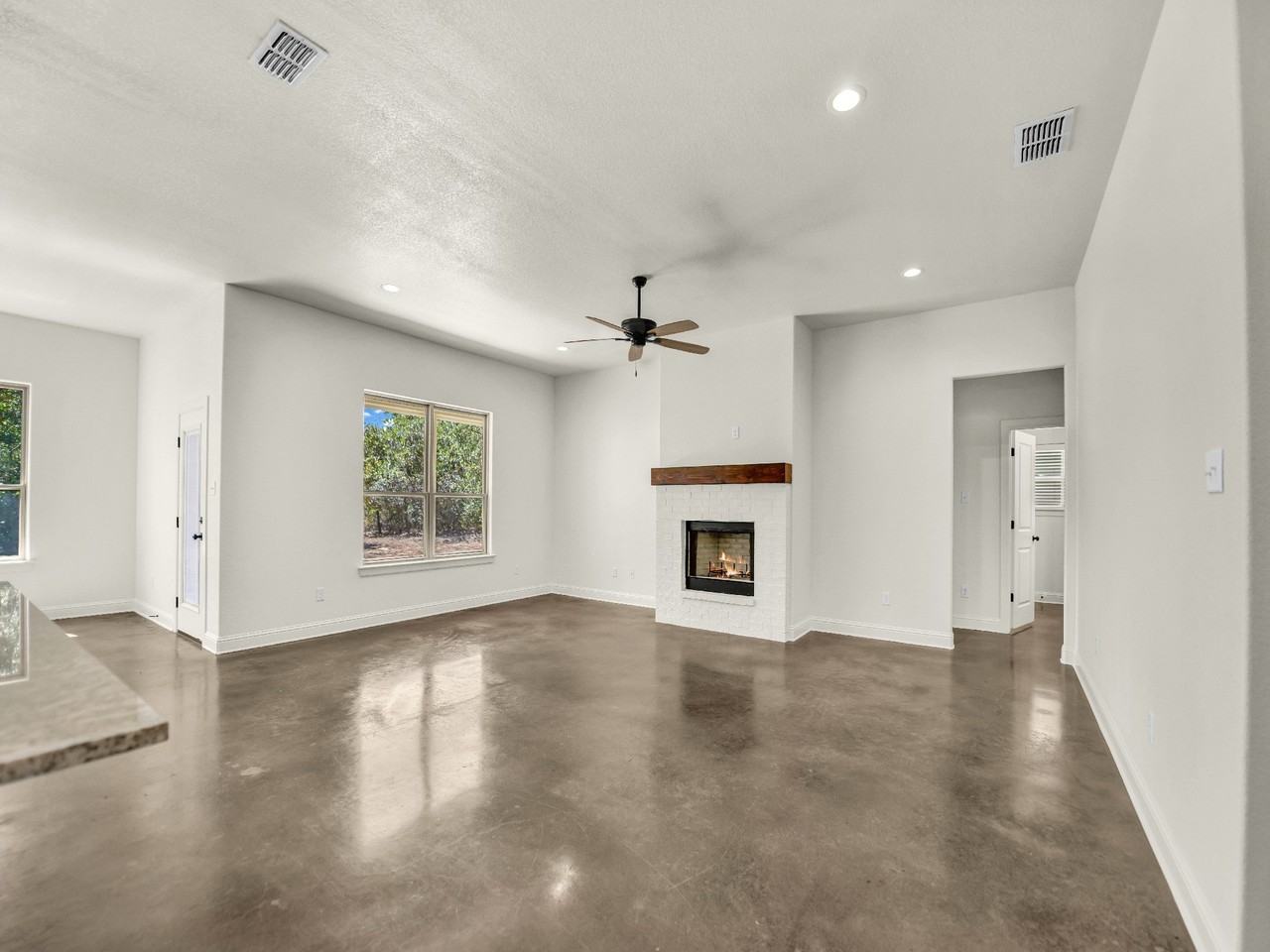 183 Graystone Dr - Photo 4 of 37