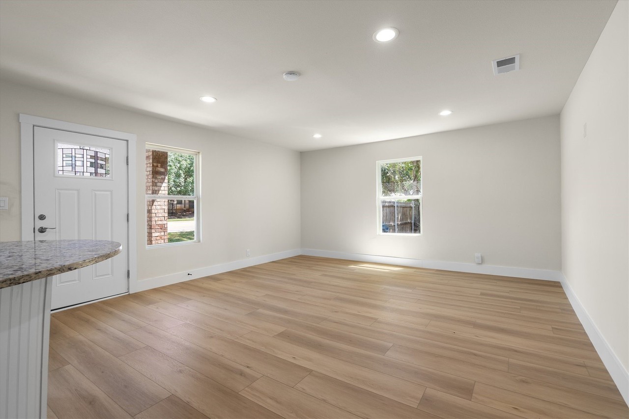 112 Inman St - Photo 7 of 36