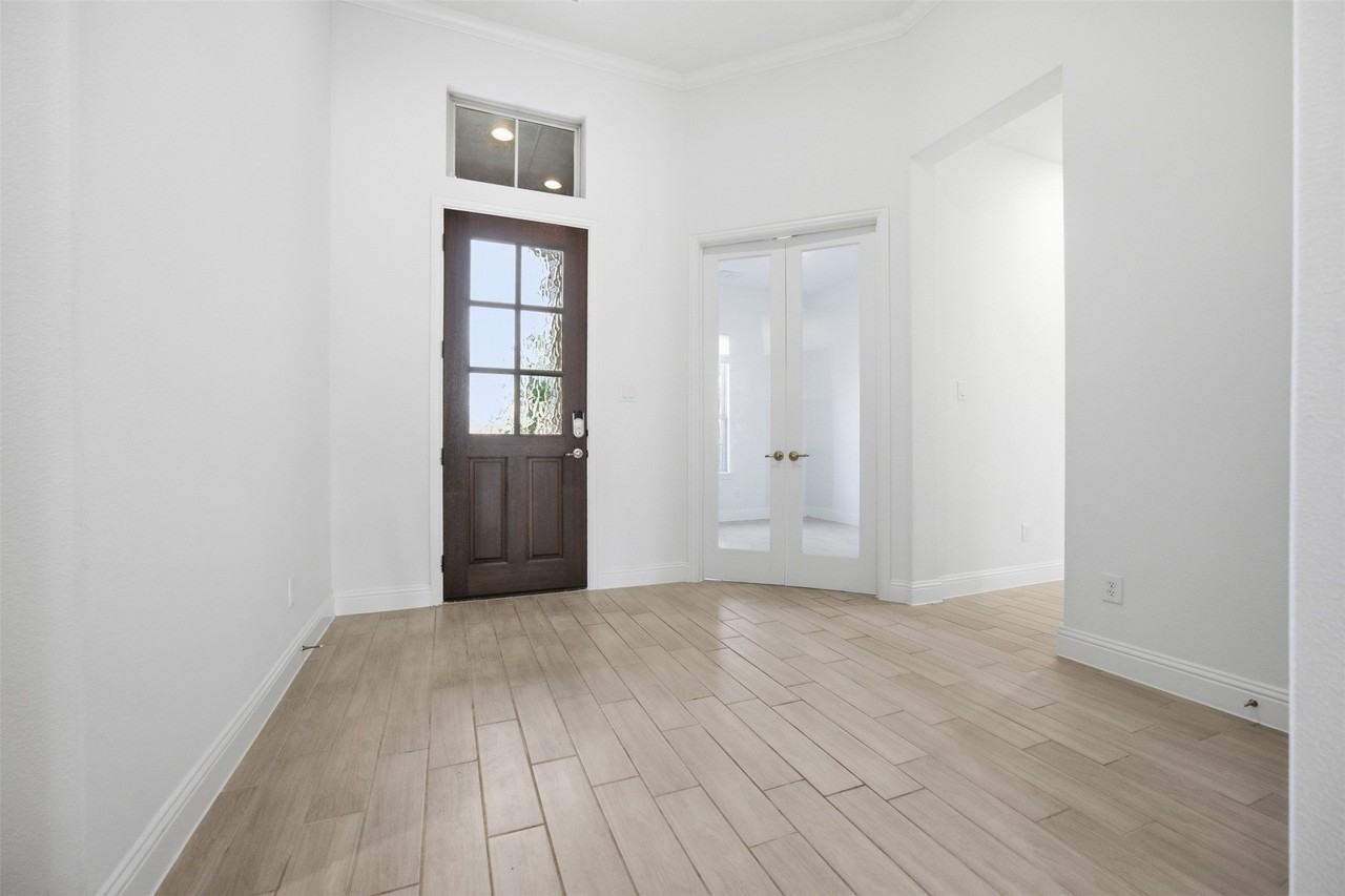 208 Sequoia Dr - Photo 4 of 39