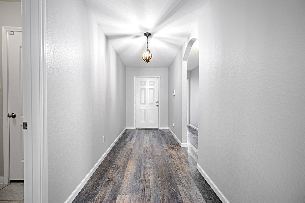 129 Lamont Rd - Photo 5 of 40