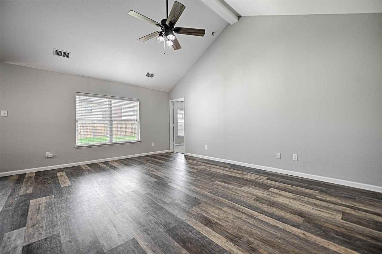 129 Lamont Rd - Photo 6 of 40