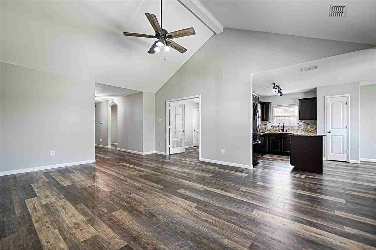 129 Lamont Rd - Photo 7 of 40