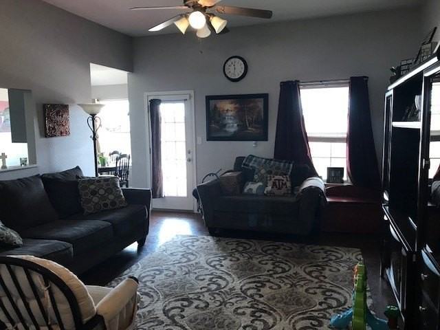 1202 Lewis And Clark Trl - Photo 3 of 19