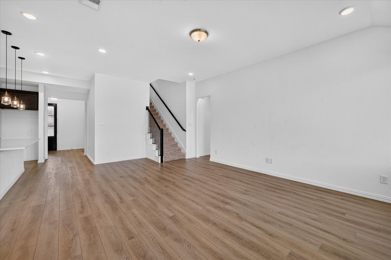 2307 Myrtle Way - Photo 6 of 20