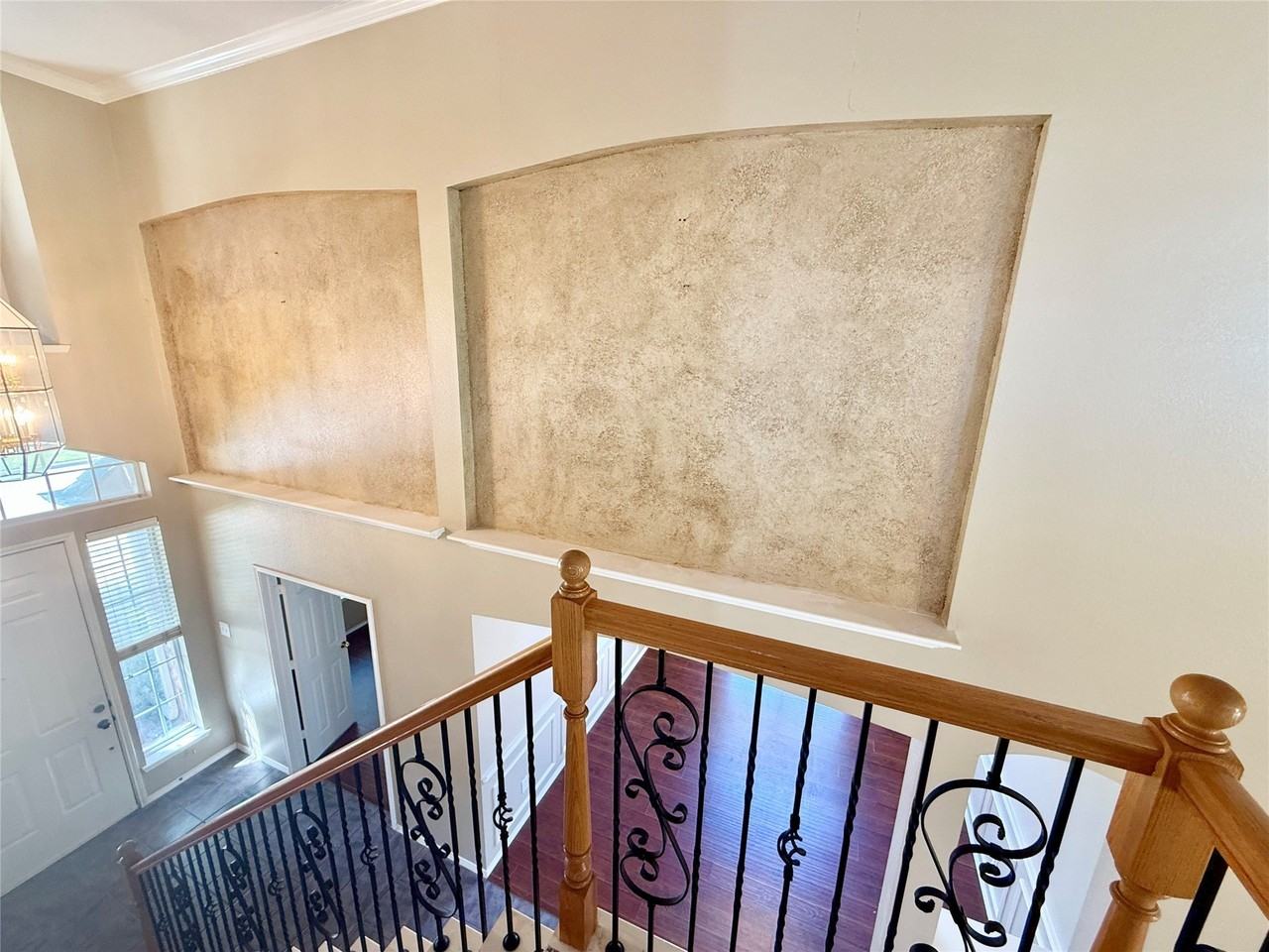 5828 Southmoor Ln - Photo 6 of 35