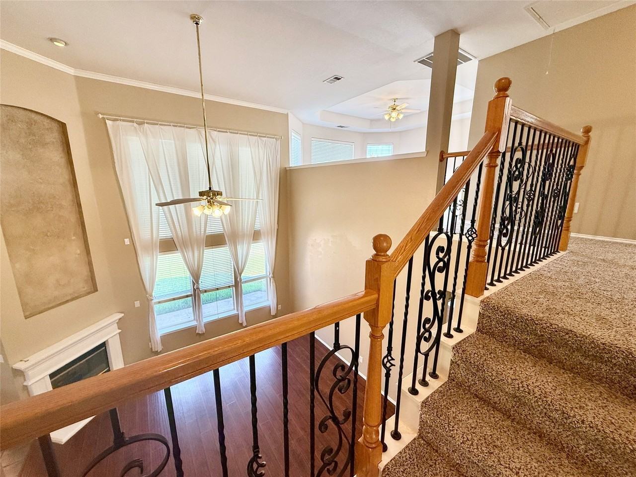 5828 Southmoor Ln - Photo 7 of 35