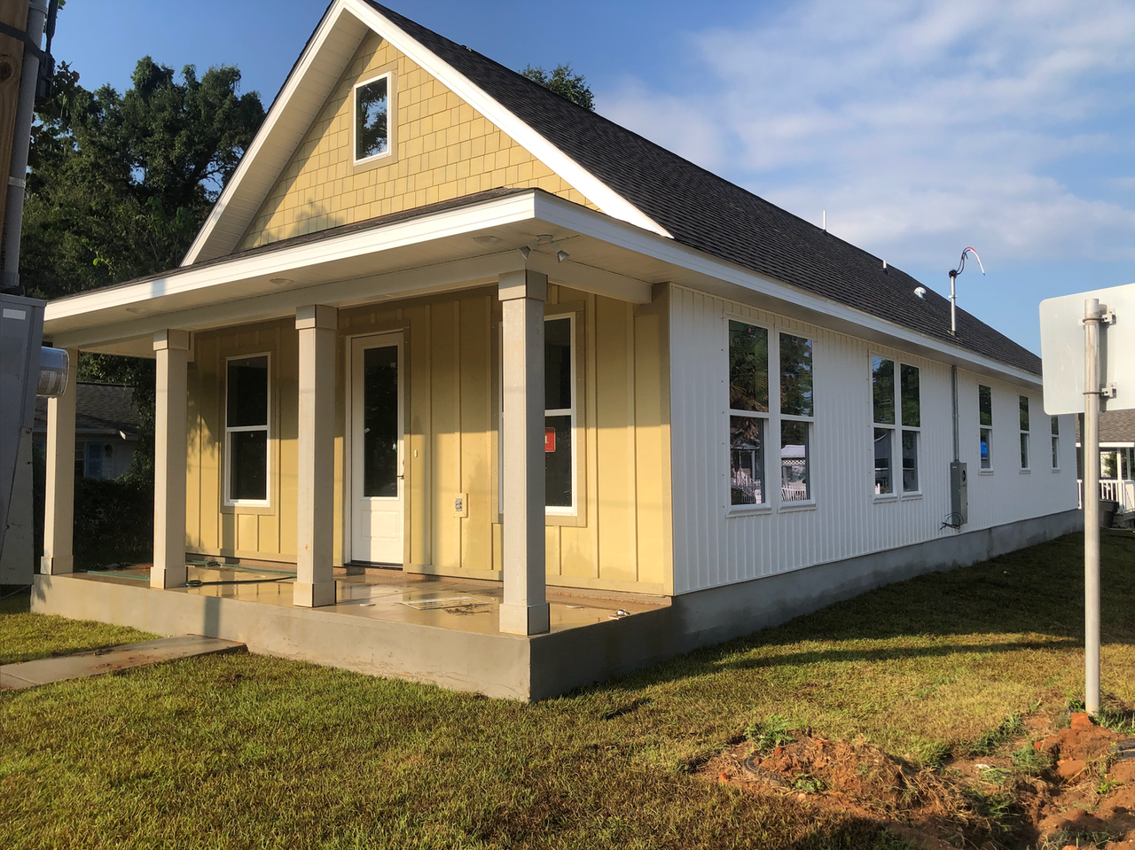 1723 N Davis Hwy - Photo 2 of 2