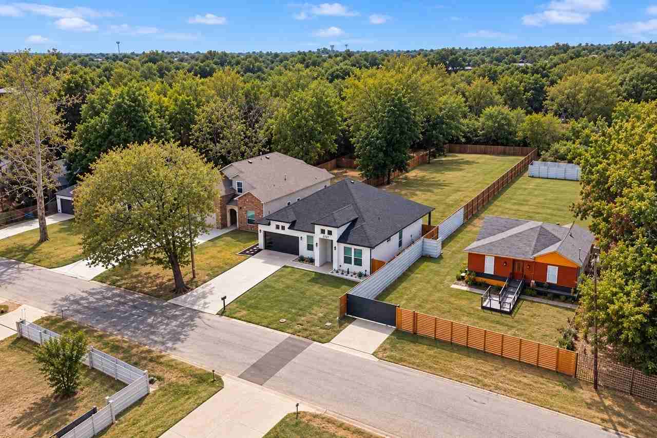 3727 Humphrey Dr - Photo 2 of 32