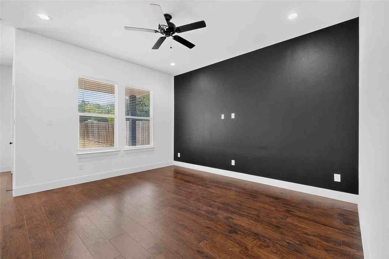 3727 Humphrey Dr - Photo 3 of 32