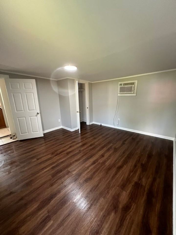 515 Grove St - Photo 4 of 12