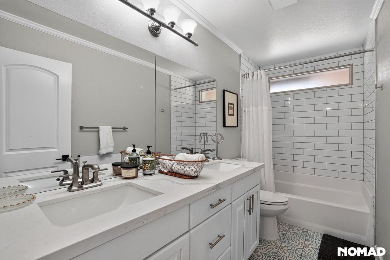 10838 N 37th Pl - Photo 4 of 50