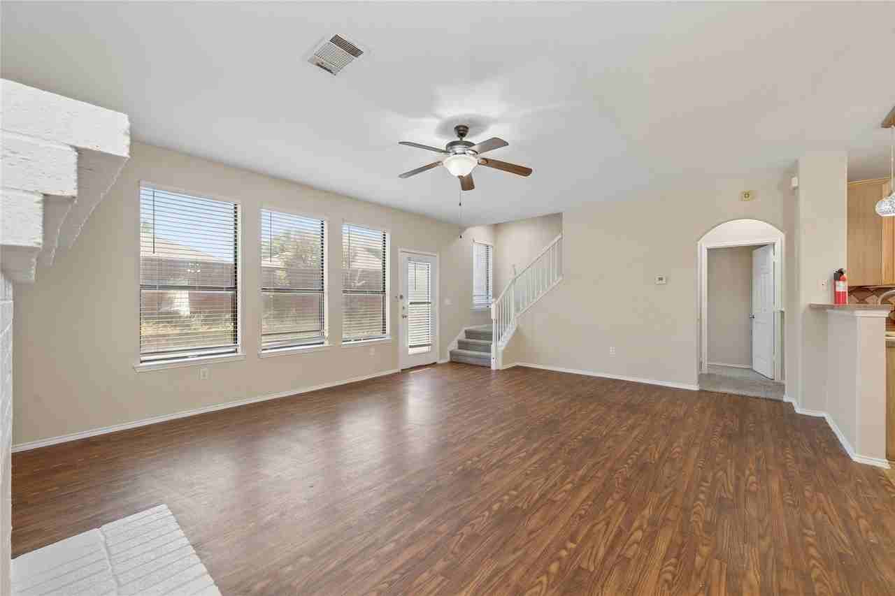 240 Northwood Dr - Photo 5 of 33