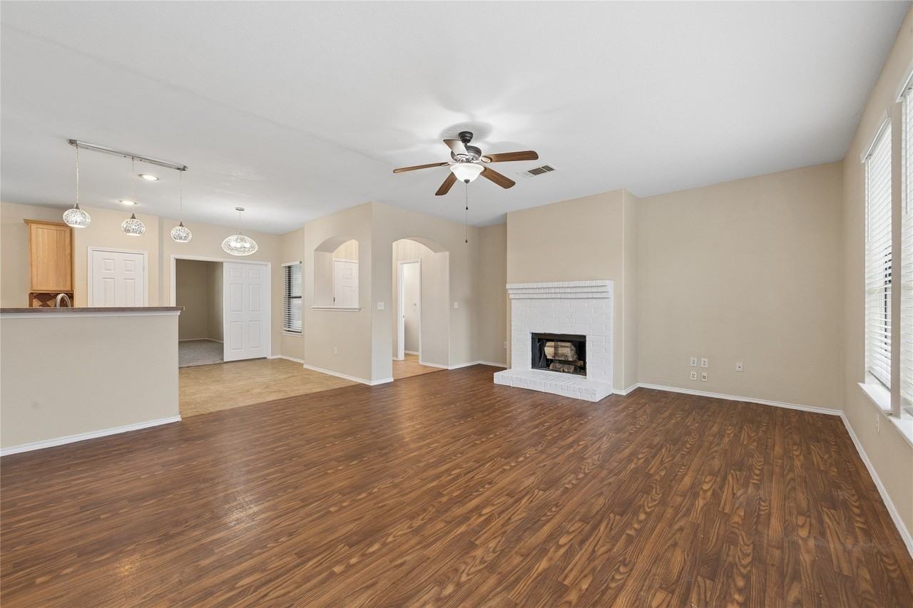 240 Northwood Dr - Photo 7 of 33
