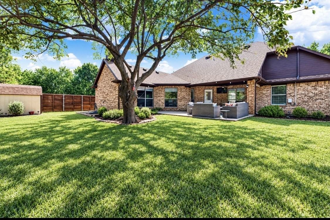 116 Linda Ln - Photo 2 of 16