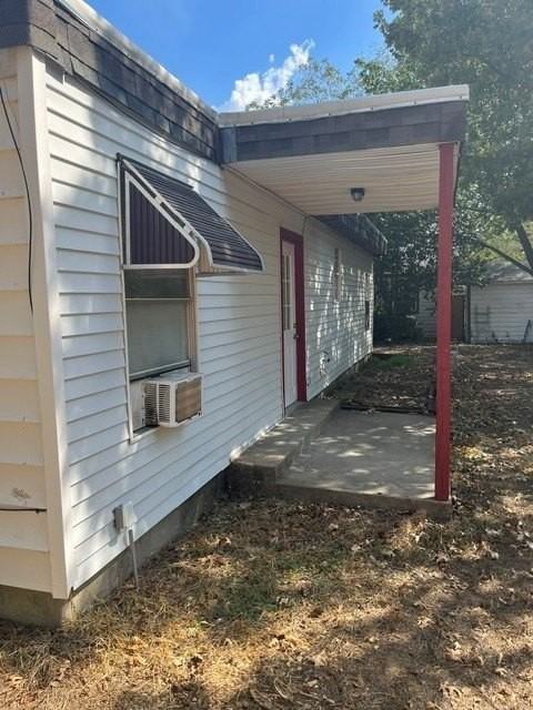 711 Hall St - Photo 6 of 23