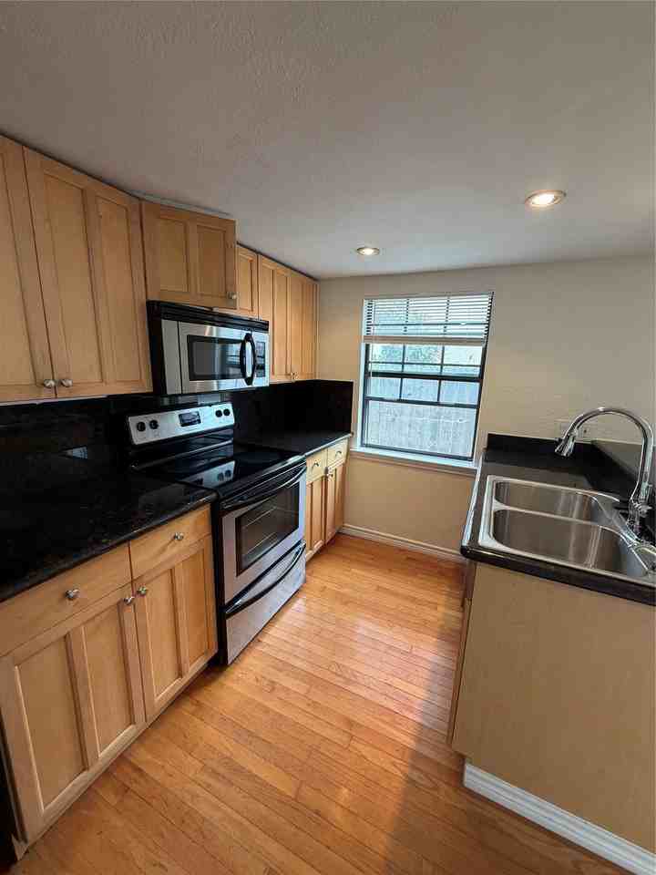 817 Pavillion St #101 - Photo 5 of 14