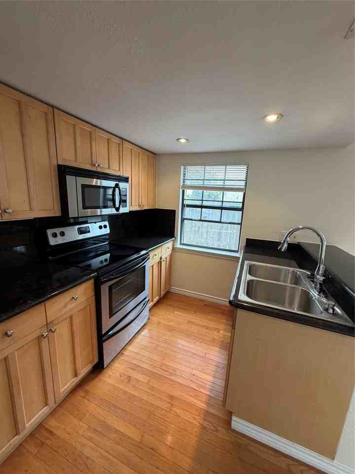 817 Pavillion St #101 - Photo 6 of 14