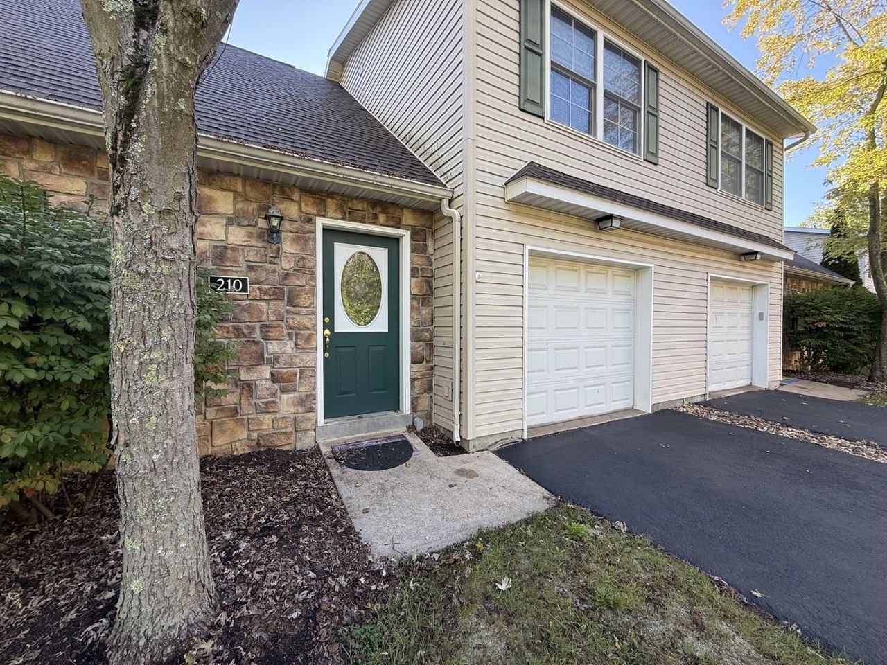 210 Amblewood Way - Photo 2 of 24