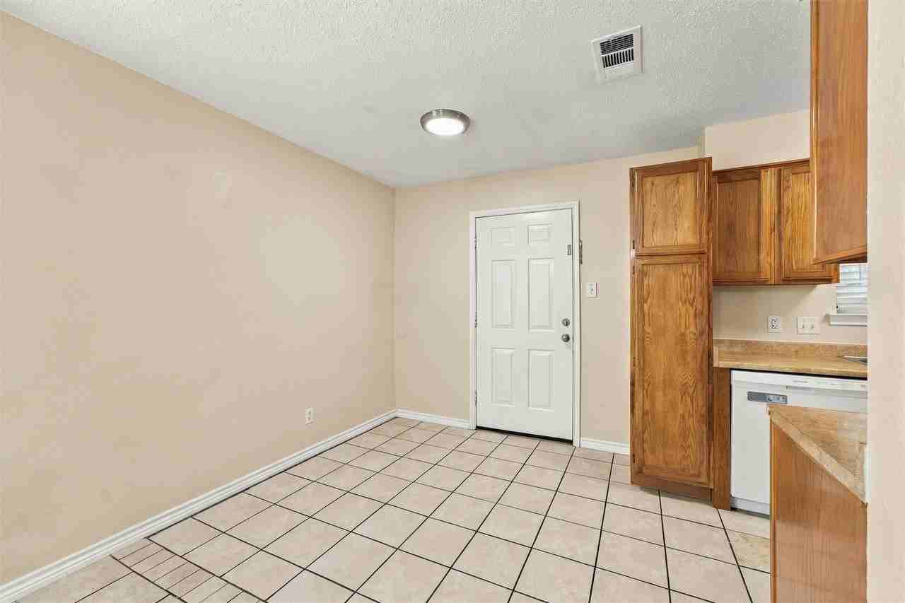 403 N 7th St #D - Photo 2 of 15