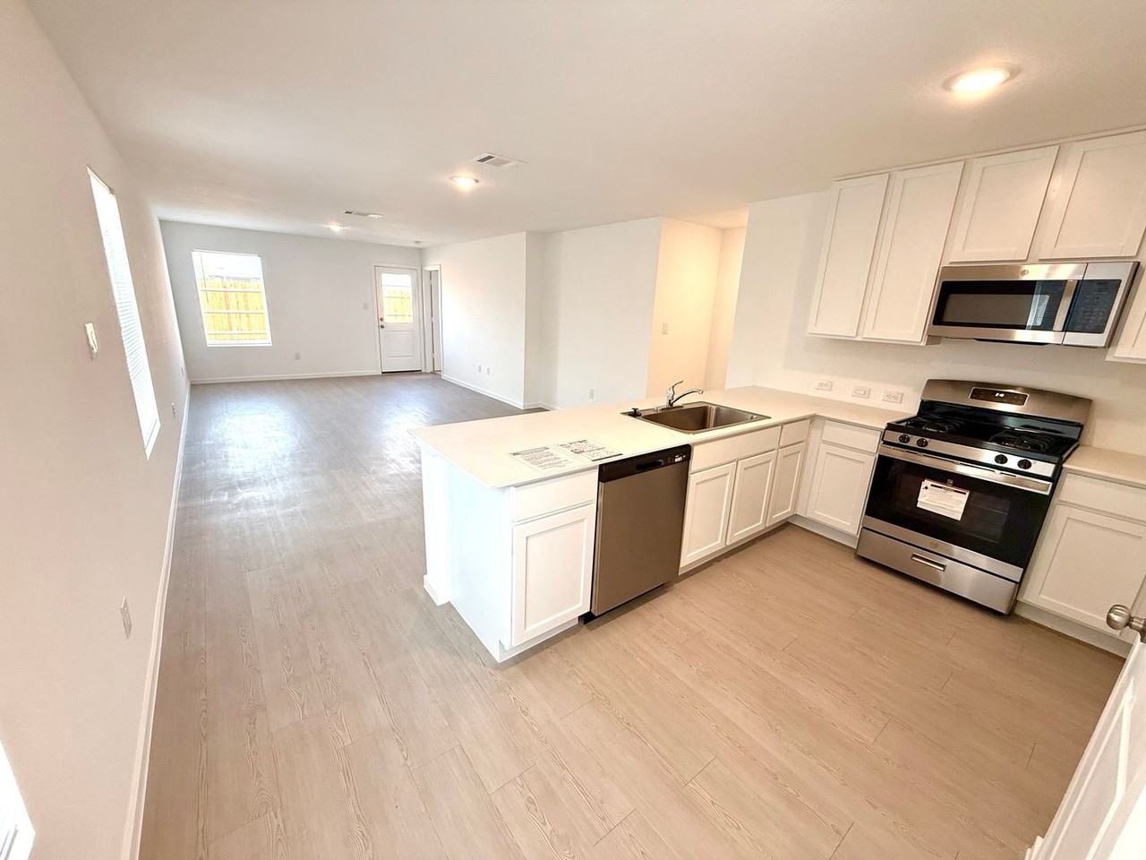 14915 Mudstone Pl - Photo 4 of 32