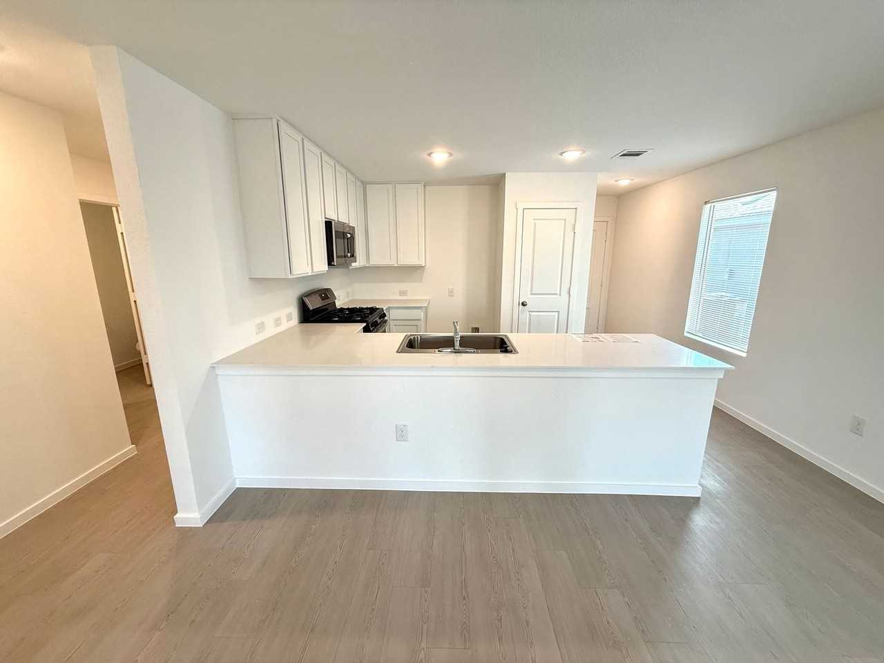 14915 Mudstone Pl - Photo 6 of 32