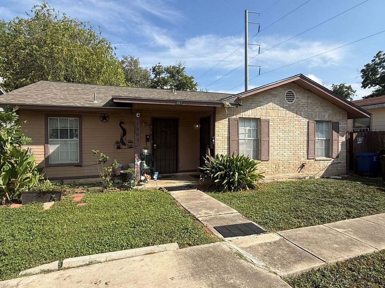 1807 W Olmos Dr - Photo 2 of 19