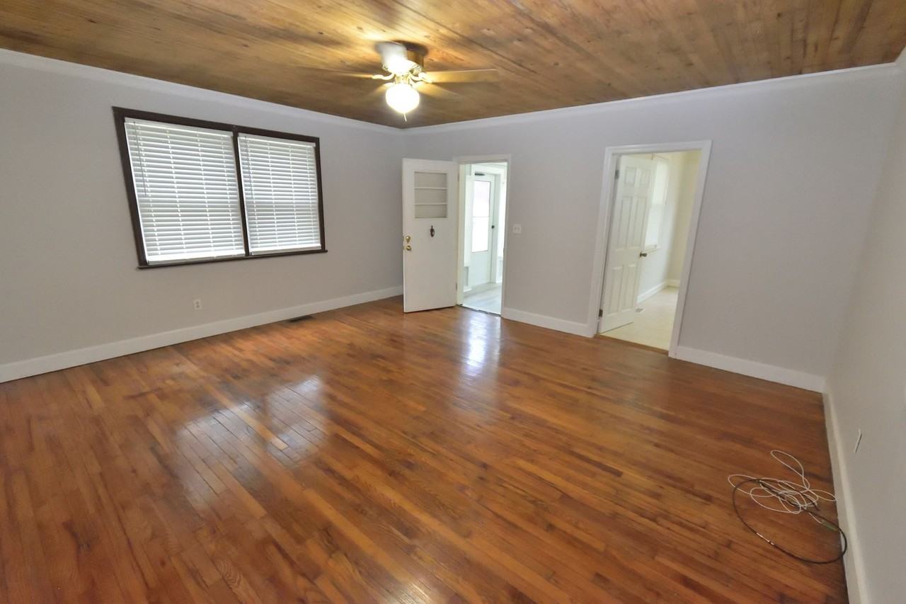 1591 Red Oak Rd - Photo 7 of 14