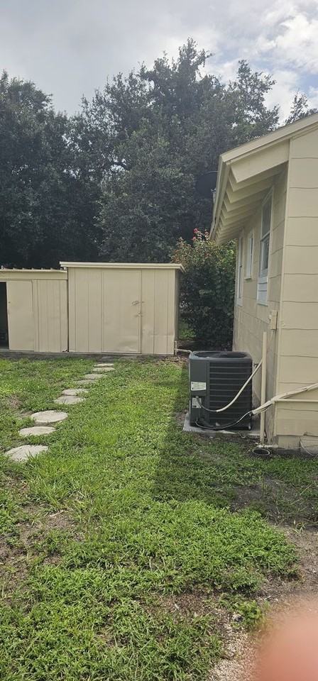 335 Balboa Ave - Photo 2 of 11