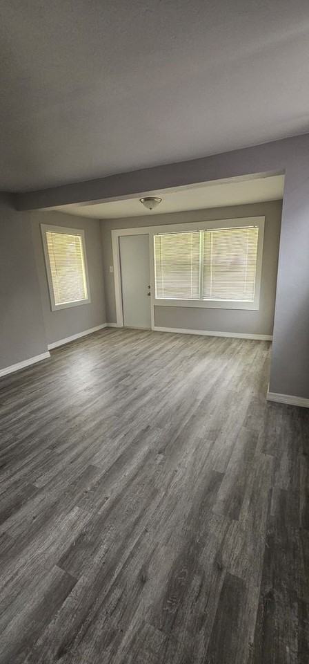 335 Balboa Ave - Photo 5 of 11