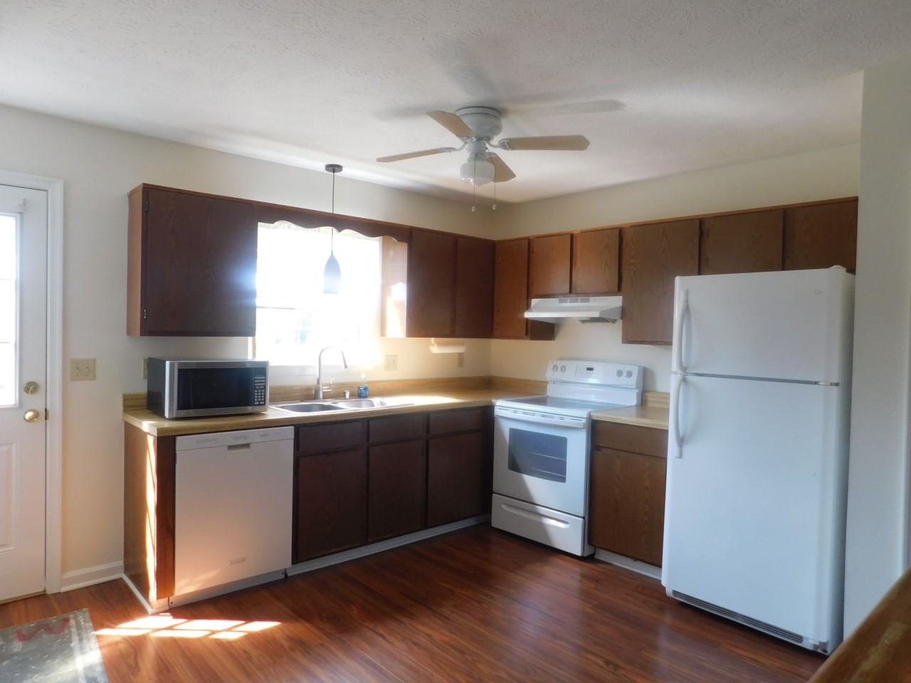 212 Hunter Run Rd - Photo 5 of 24