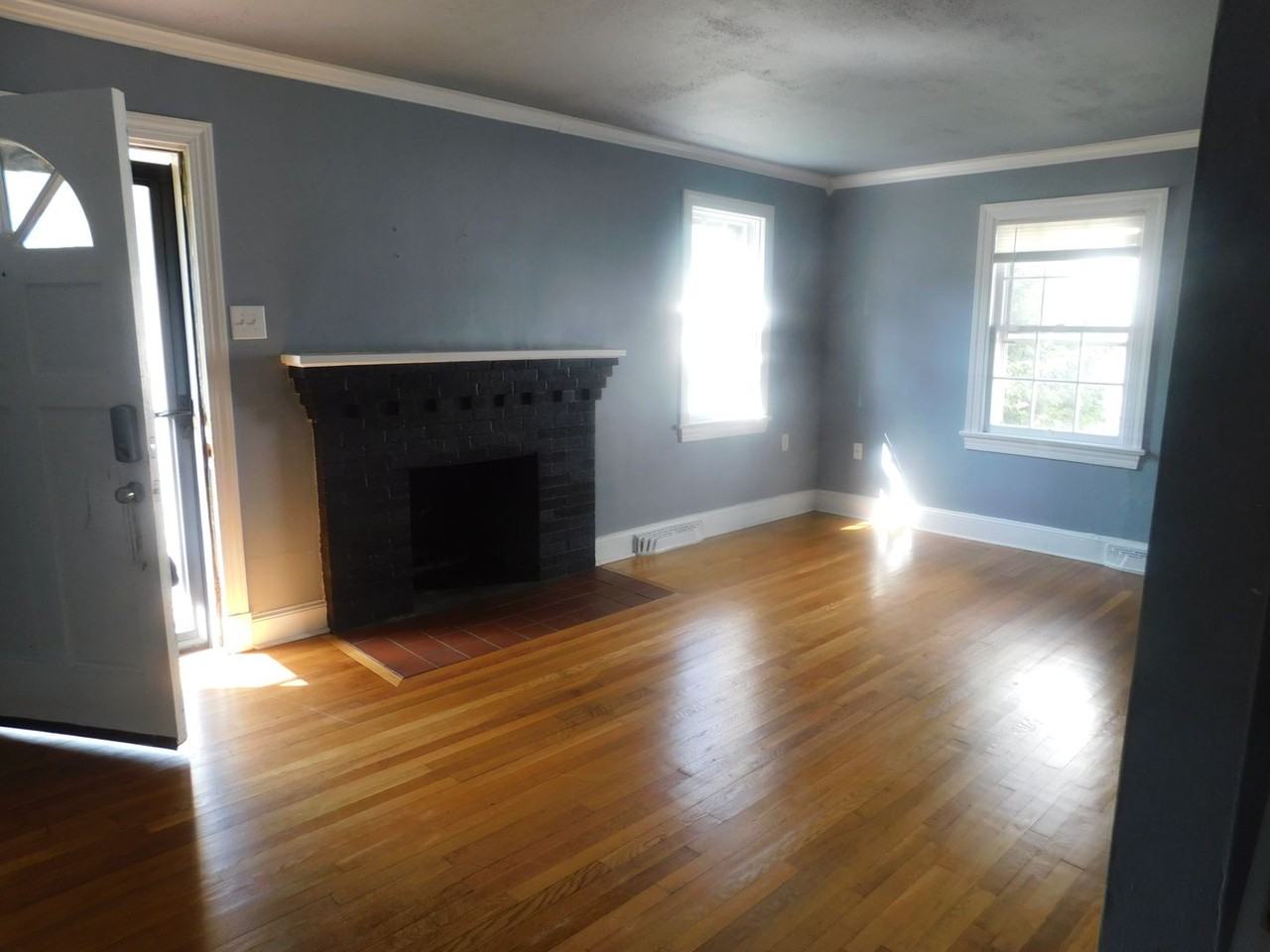 304 Shenandoah Ave - Photo 2 of 21