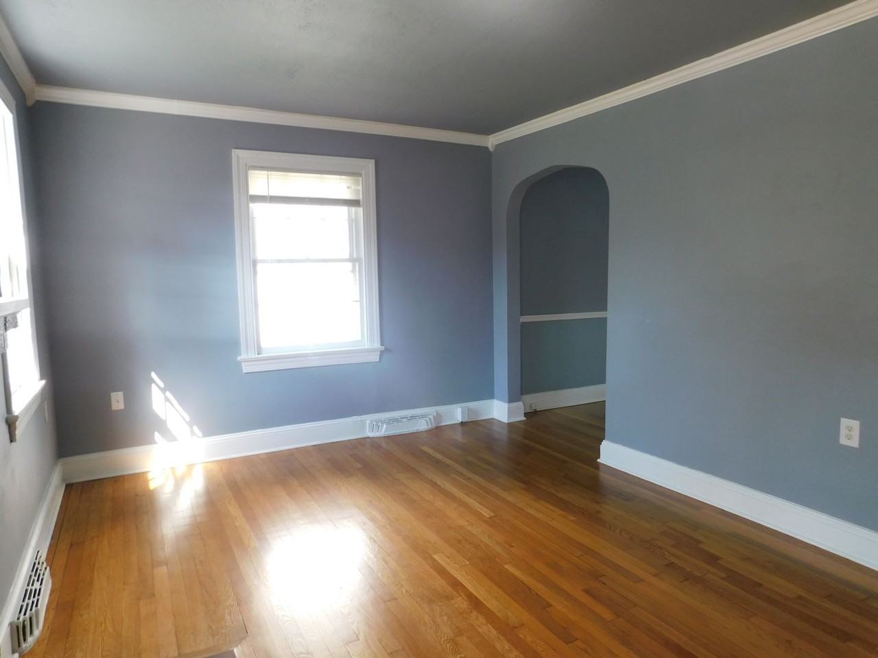 304 Shenandoah Ave - Photo 3 of 21