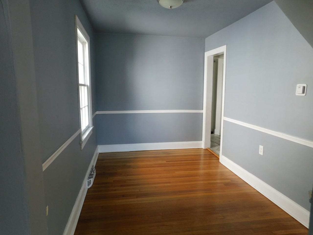 304 Shenandoah Ave - Photo 4 of 21