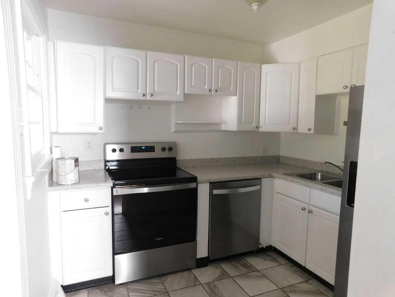 304 Shenandoah Ave - Photo 5 of 21