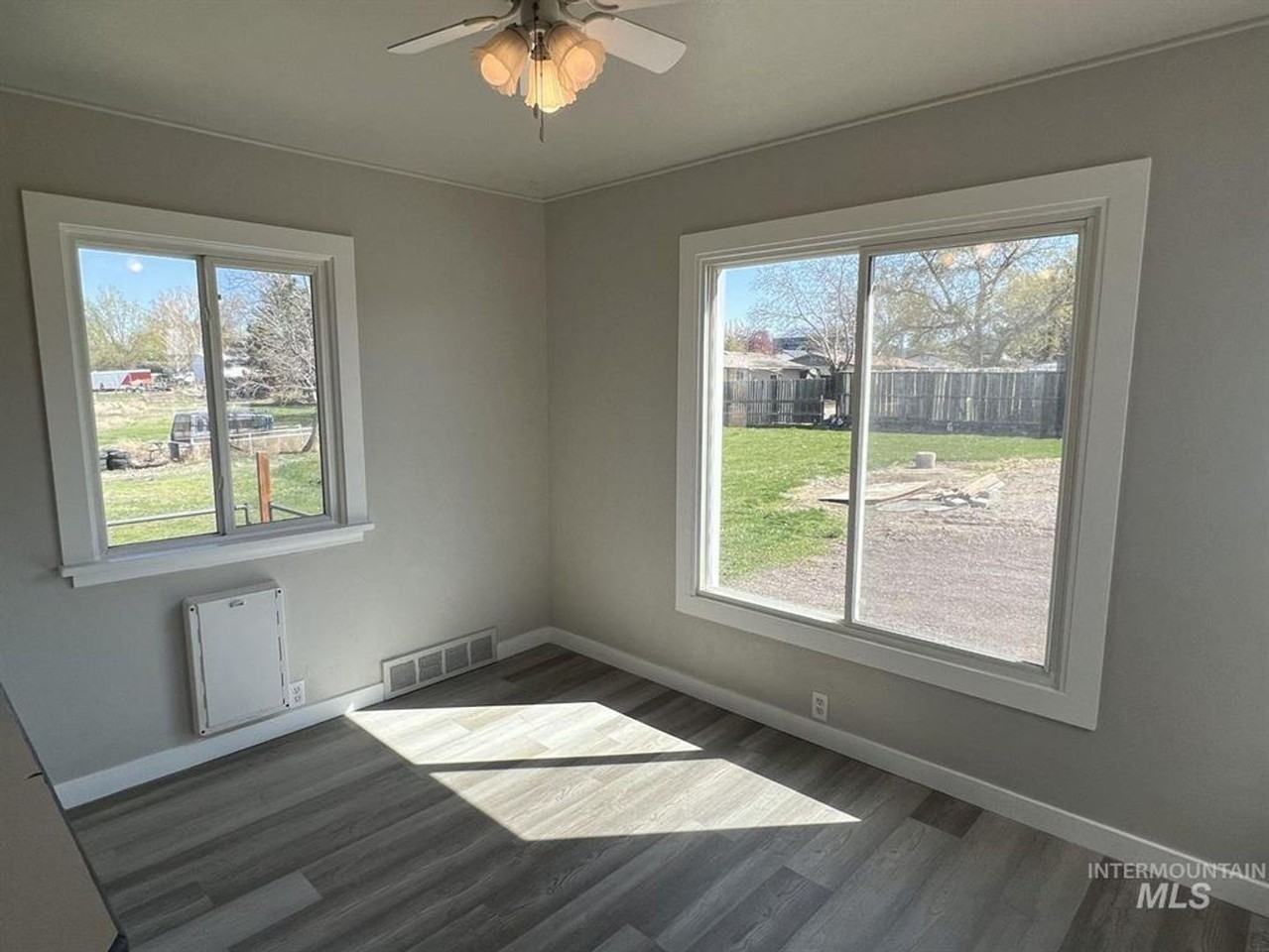 216 10th Ave E - Photo 6 of 13