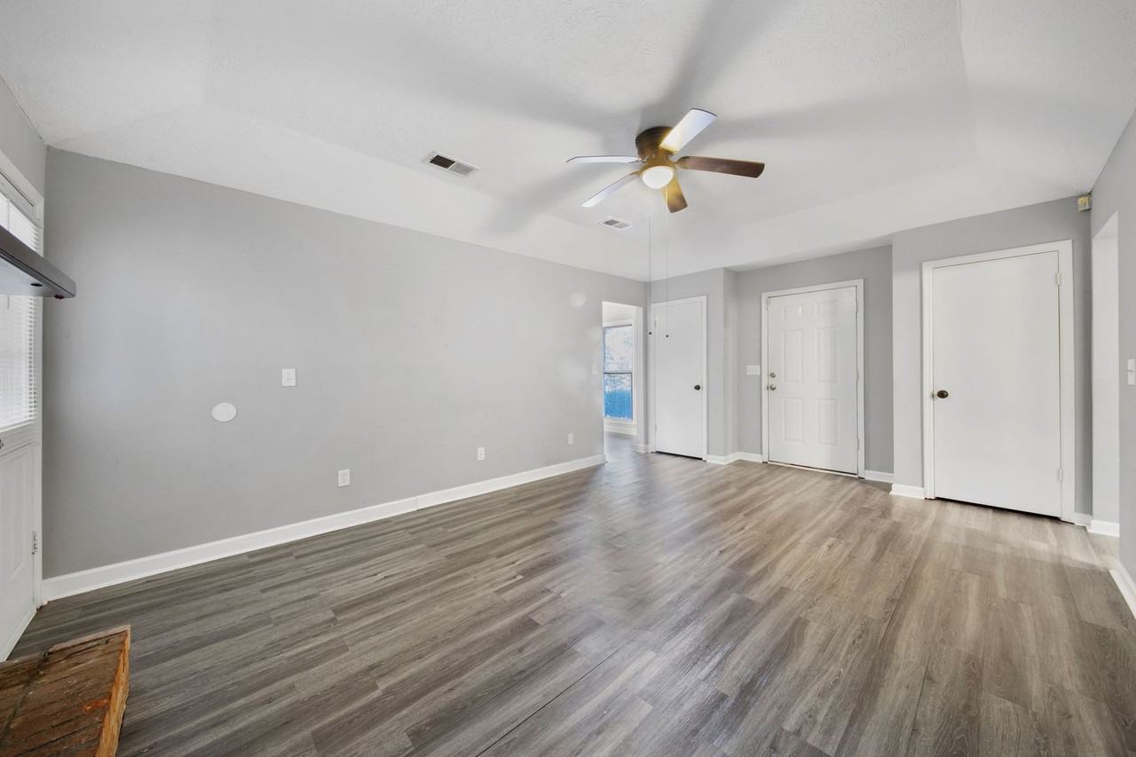 6636 Foxboro Dr - Photo 4 of 16