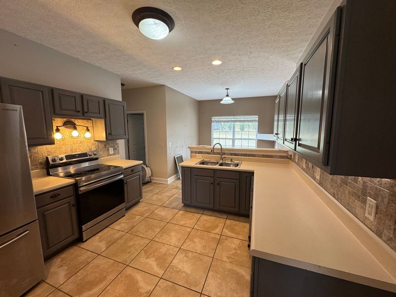 836 Ridgetop Dr - Photo 2 of 12