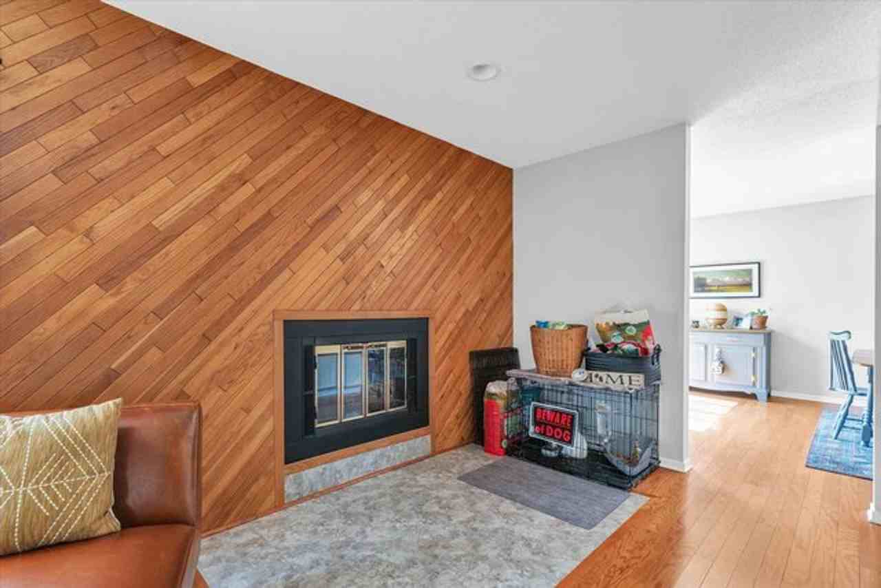 2138 Peach St - Photo 5 of 20