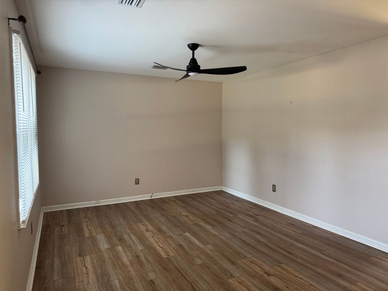 5672 5672 Clairage Dr - Photo 4 of 22