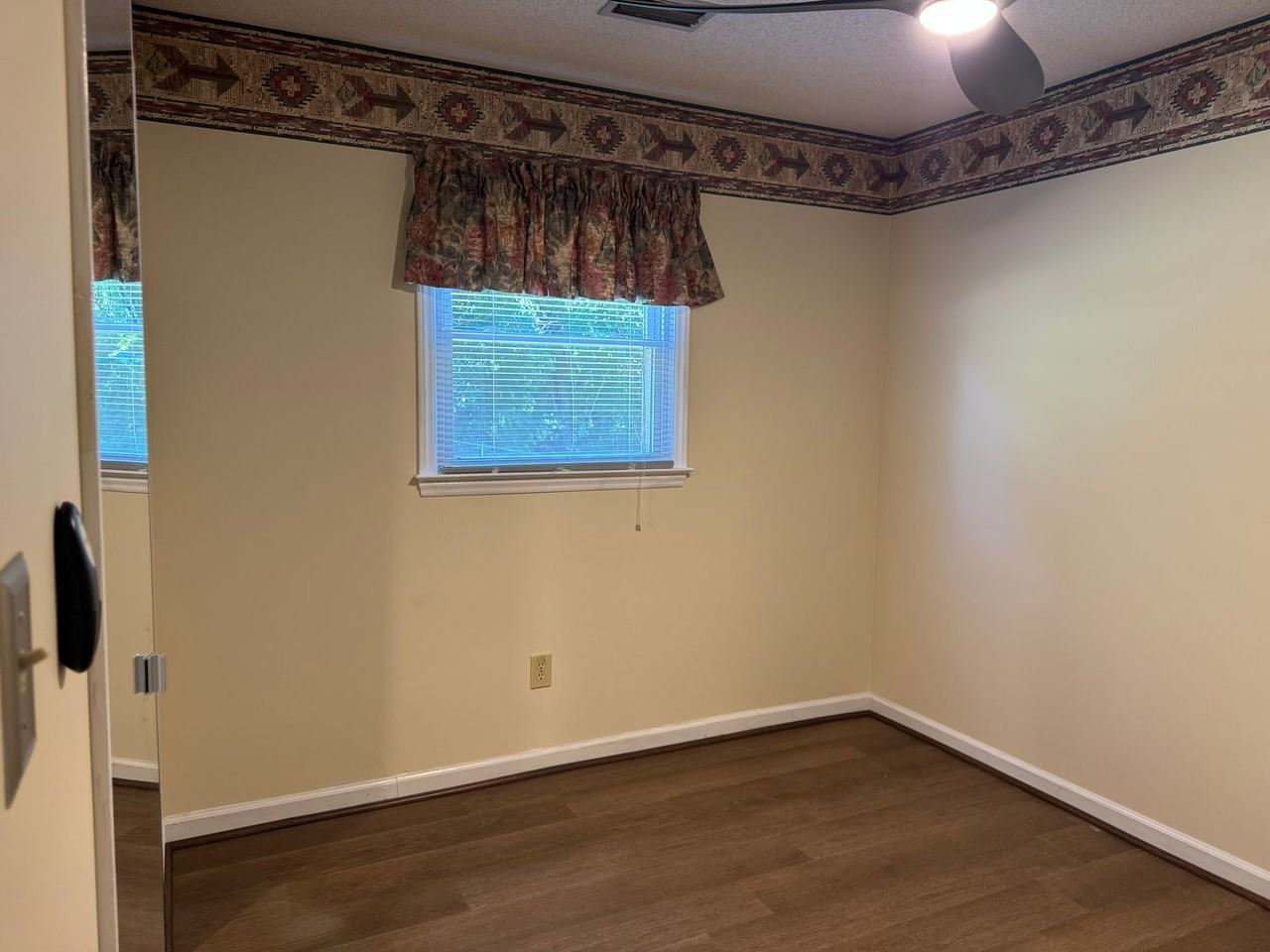 5672 5672 Clairage Dr - Photo 6 of 22