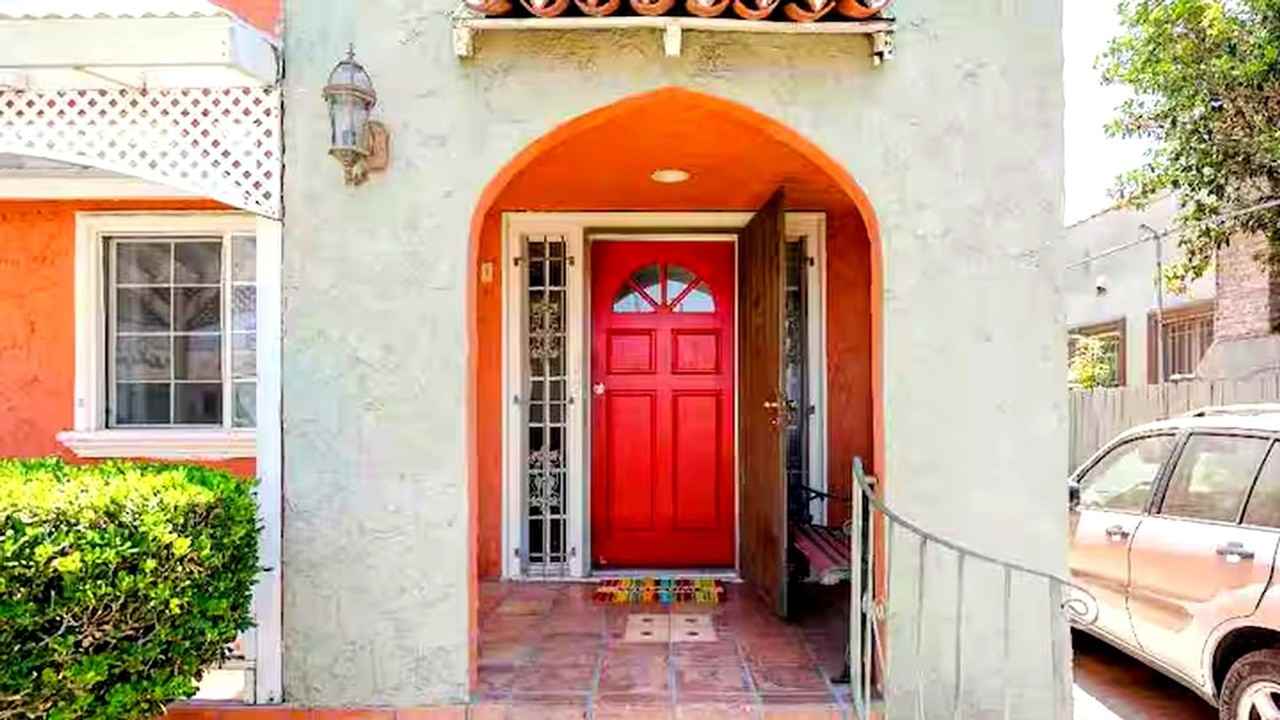 1938 S Palm Grove Ave - Photo 3 of 28