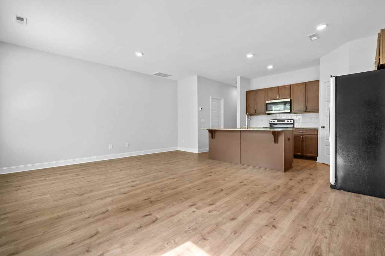 129 E Saltgrass Ln - Photo 6 of 17