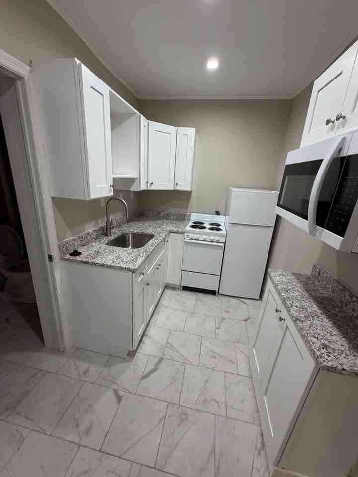 2089 Iuka Ave - Photo 2 of 10