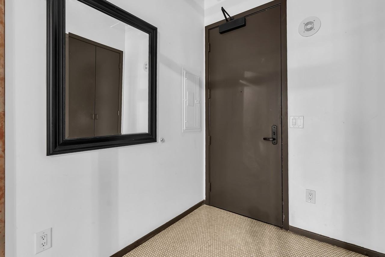 1645 Vine St - Photo 5 of 25