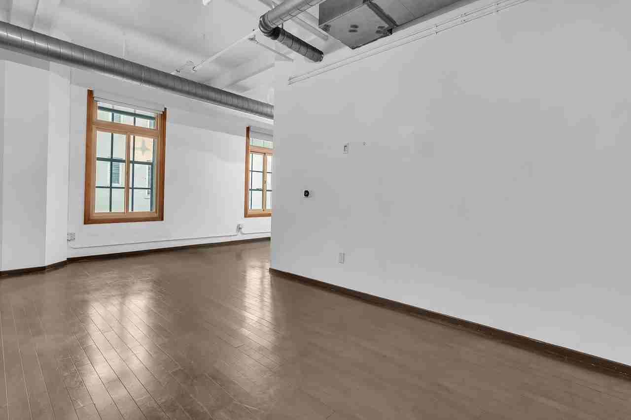 1645 Vine St - Photo 6 of 25