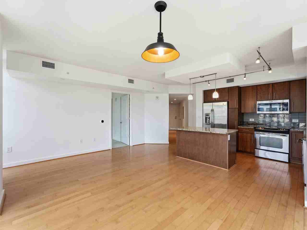 1025 1st St Se #1315 - Photo 2 of 25